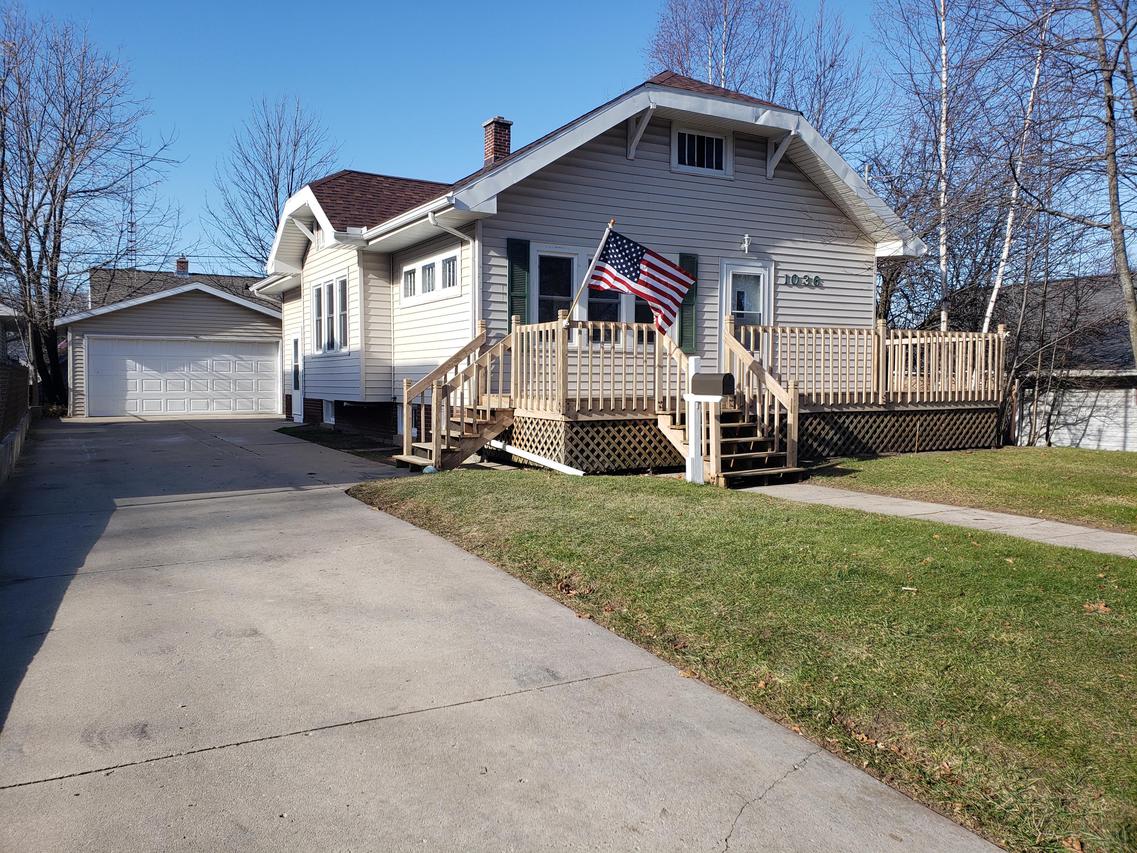 1036 N 15th St., Manitowoc, WI 54220