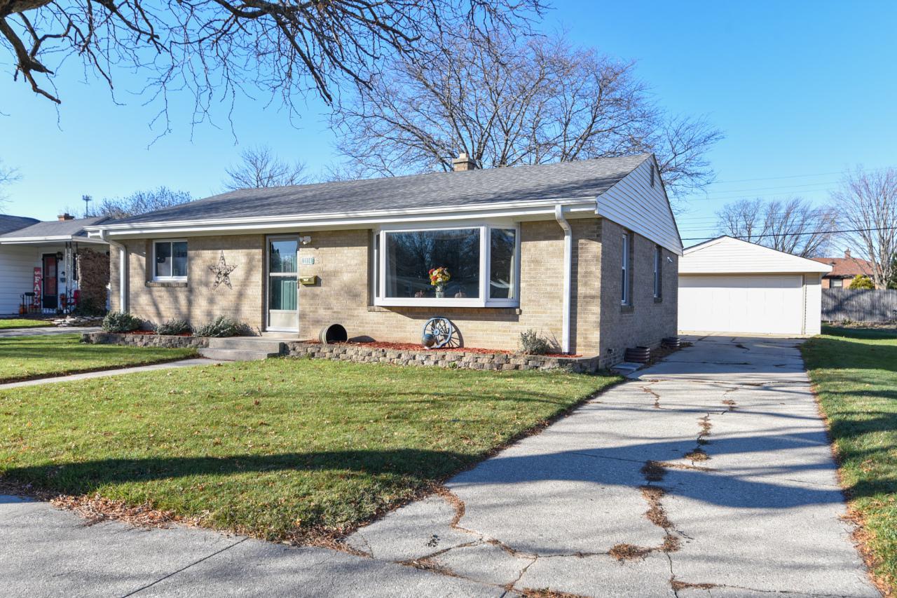 2814 Pinehurst Ave., Racine, WI 53403