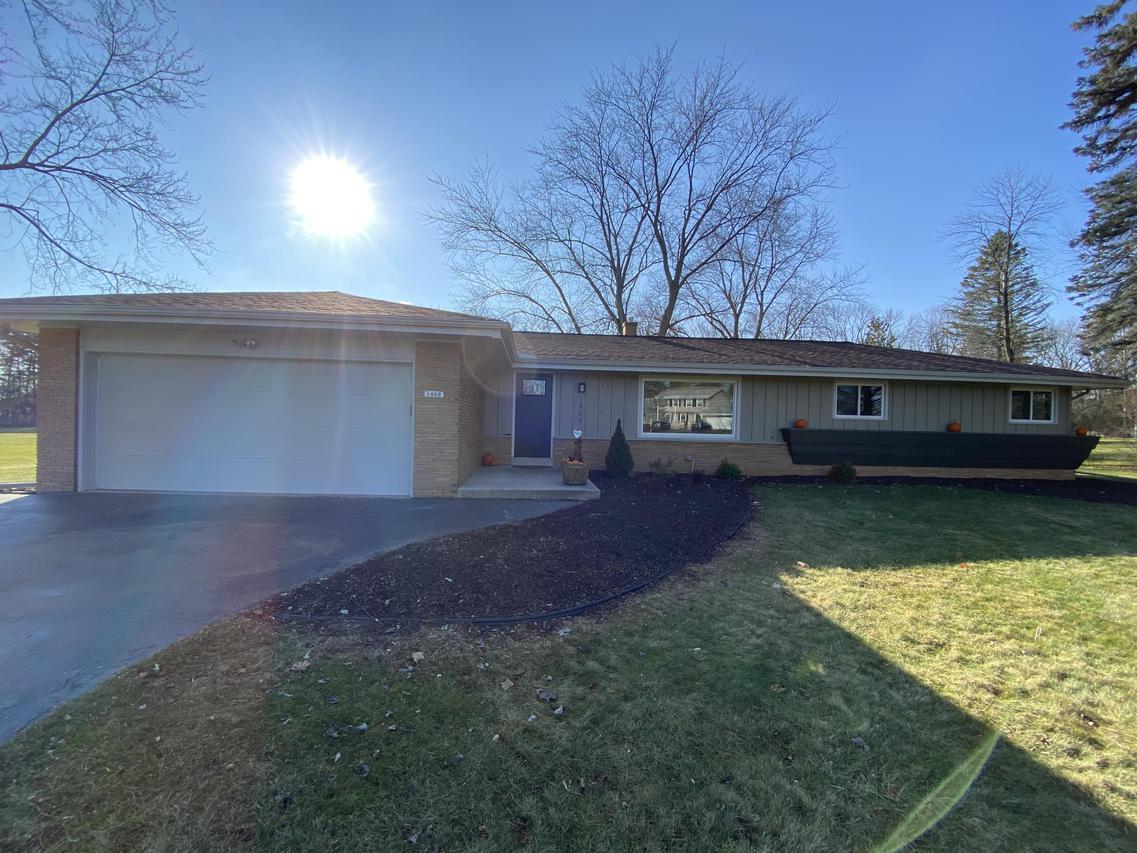 1409 W Zedler Ln., Mequon, WI 53092
