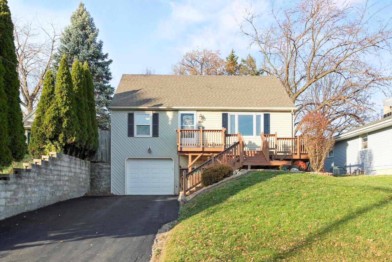 1926 Sunkist Ave., Waukesha, WI 53186