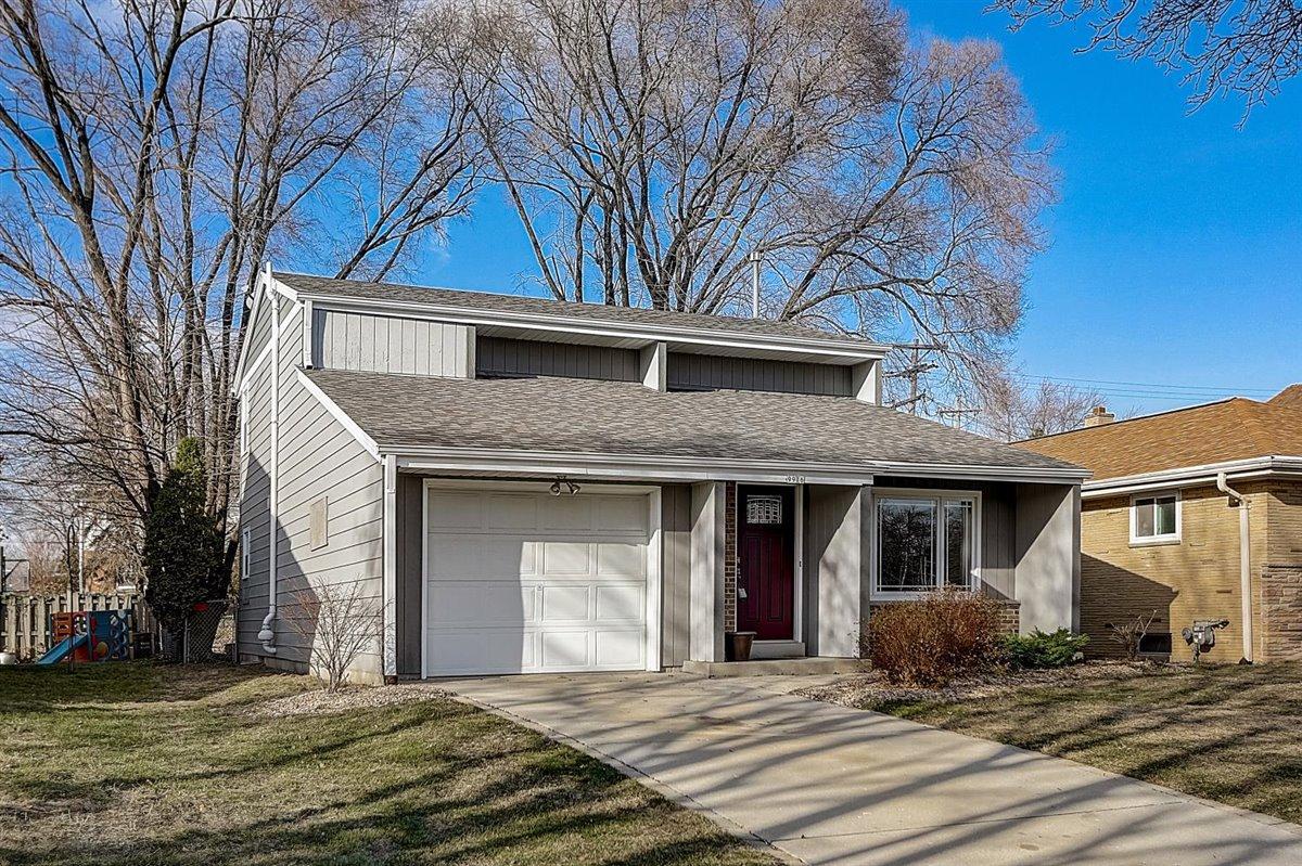 9916 W Grantosa Dr., Wauwatosa, WI 53222