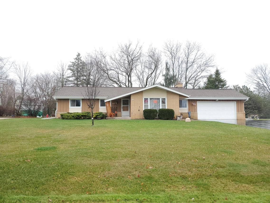4590 S Harland Dr, New Berlin, WI 53151