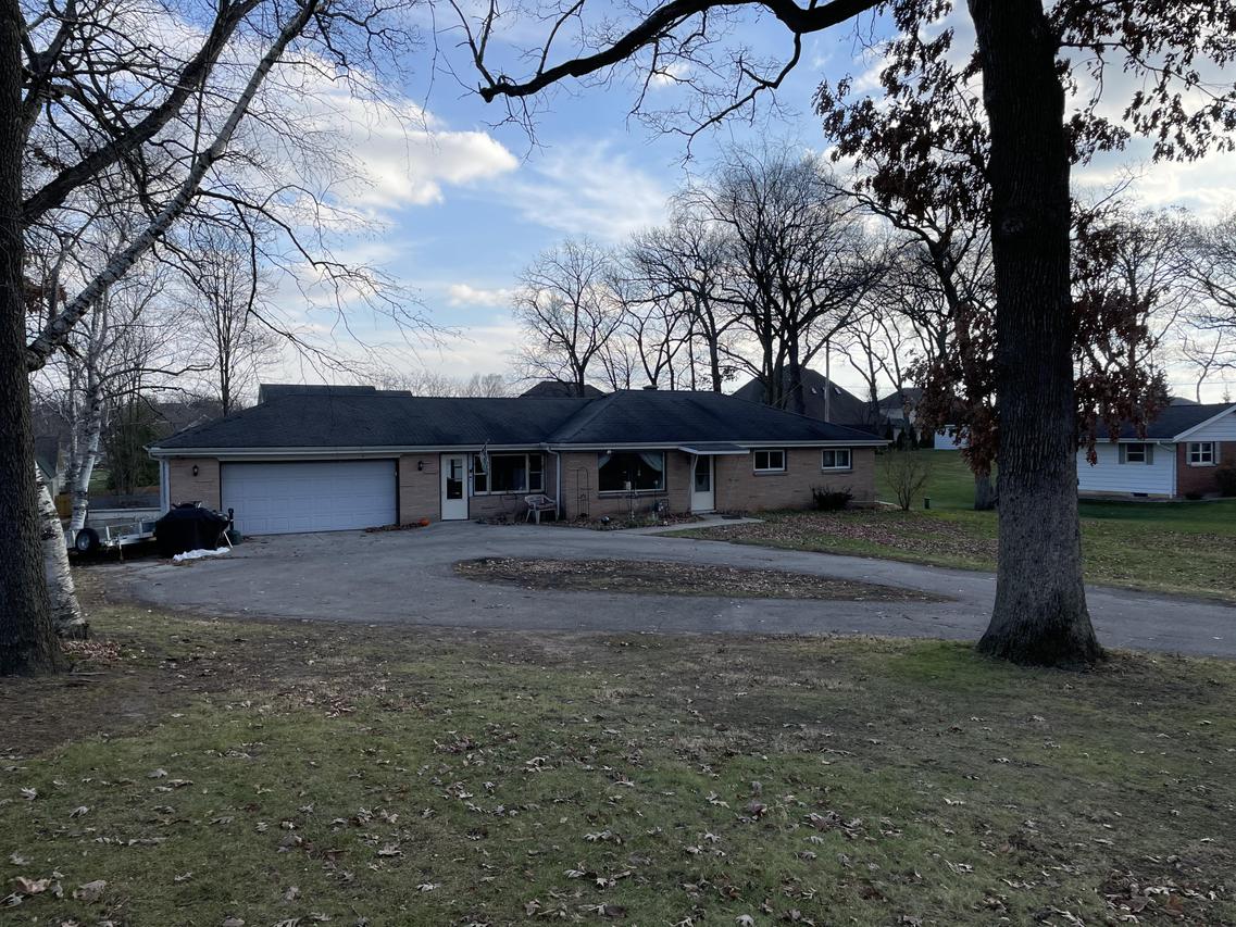 2364 S Teut Rd., Burlington, WI 53105