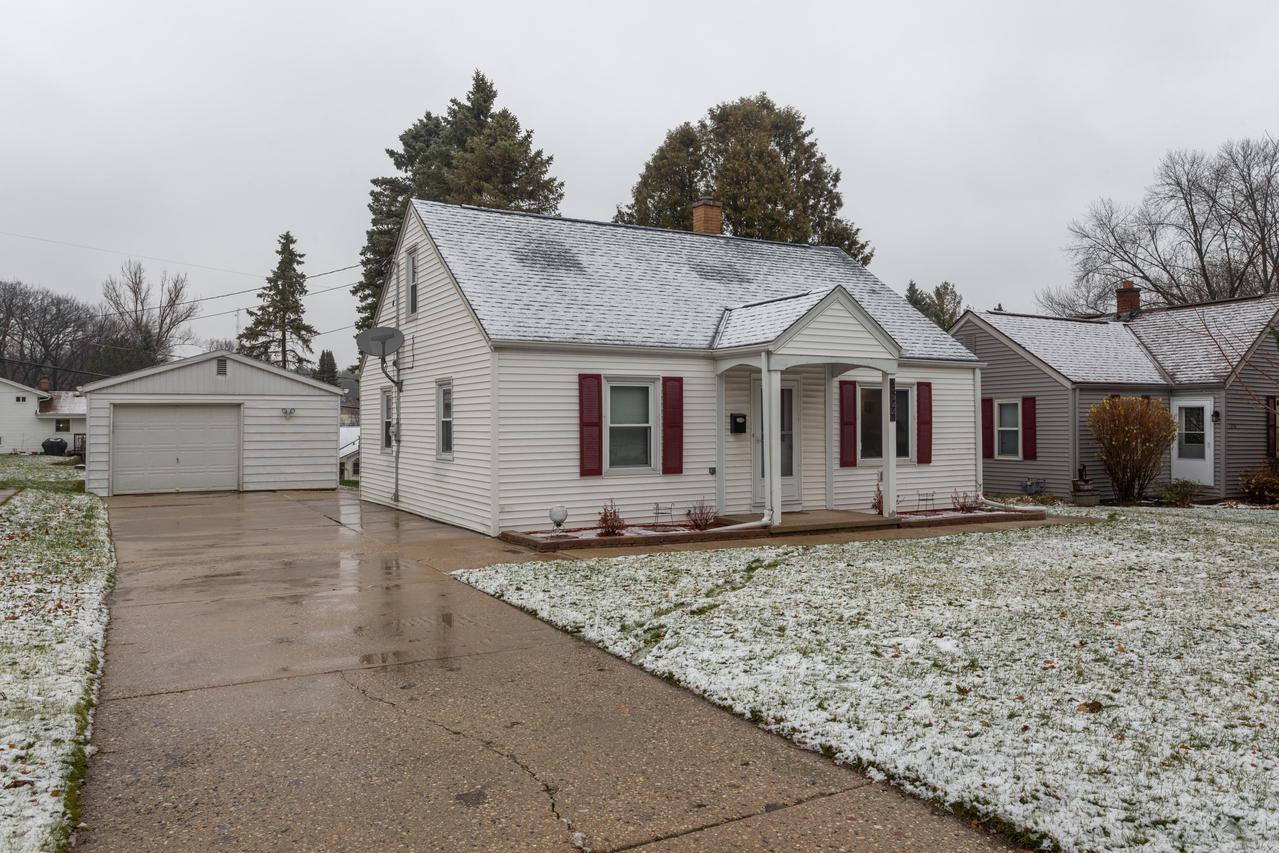 1324 Park Ave, West Bend, WI 53090