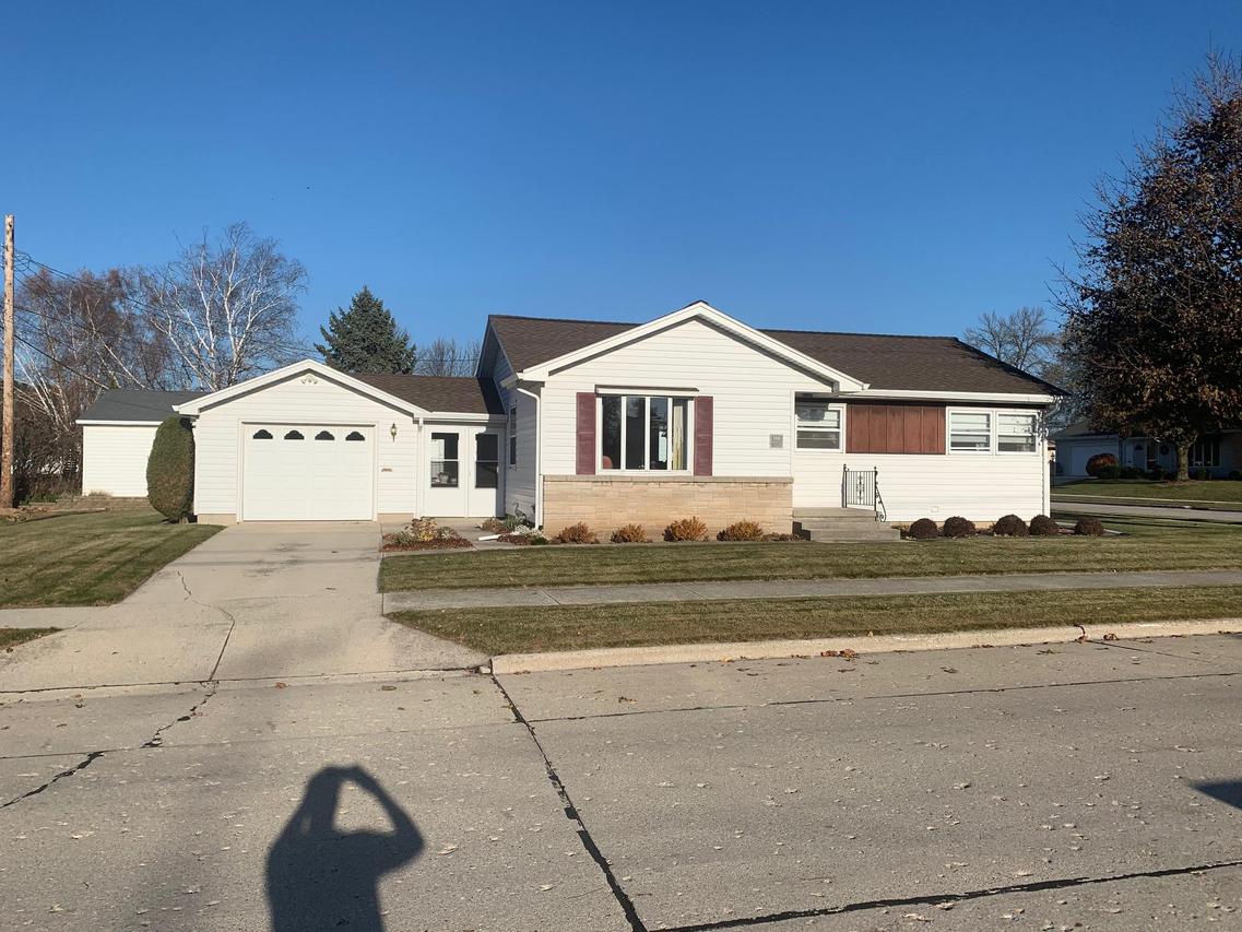 1416 N 16th St., Manitowoc, WI 54220