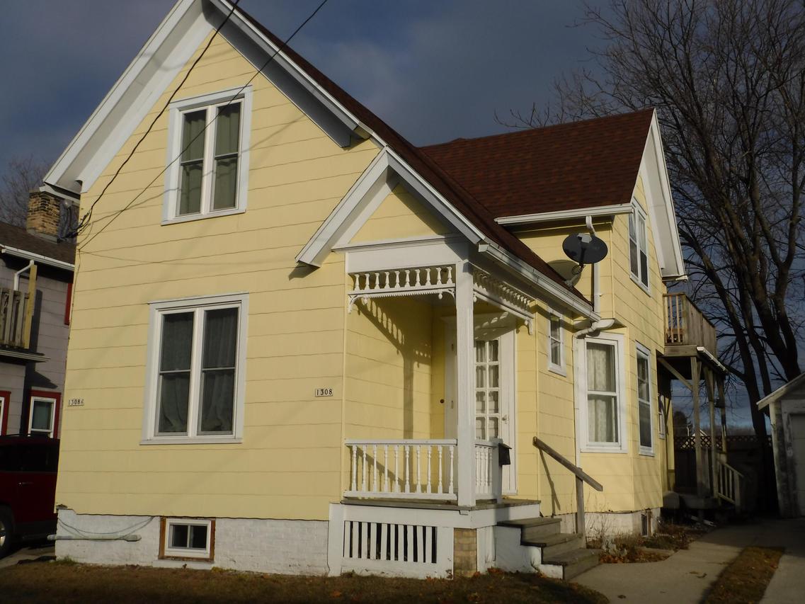 1308 Hamilton St., Manitowoc, WI 54220