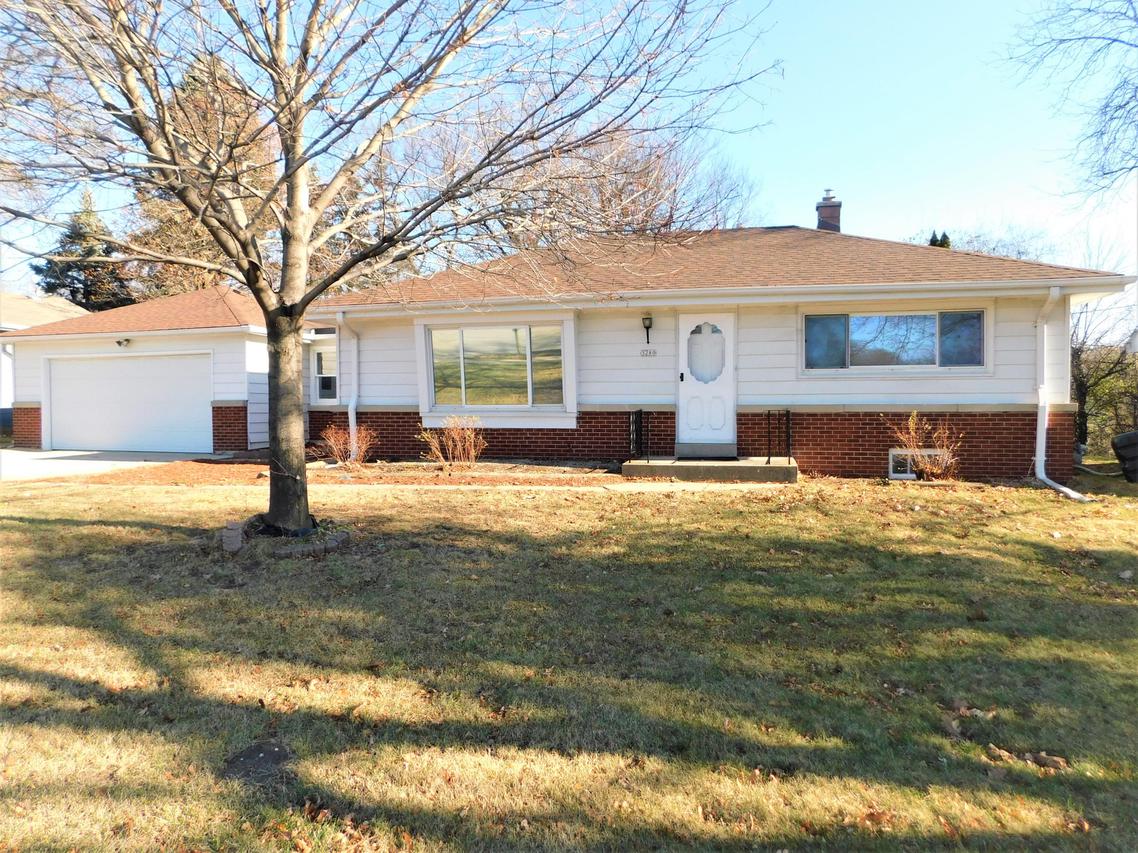 3280 N Mayfair Rd, Wauwatosa, WI 53222