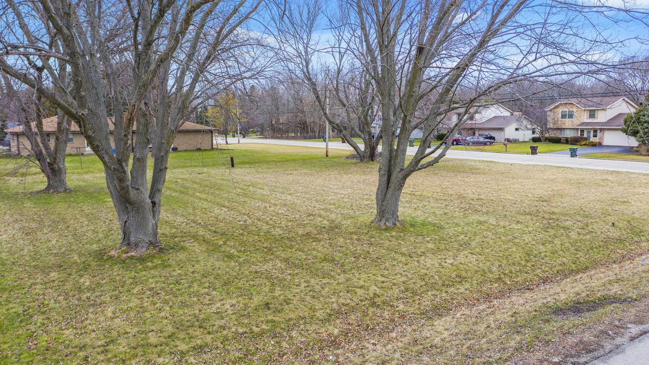 1420 Fireside Dr, Caledonia, WI 53402