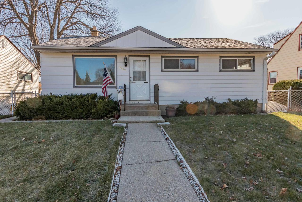 7937 W Grantosa Dr, Milwaukee, WI 53218