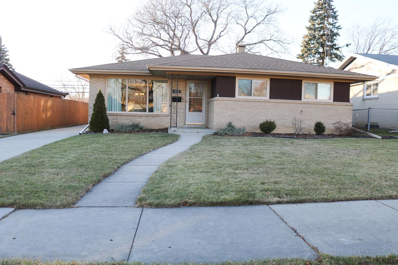 812 Echo Ln., Racine, WI 53406