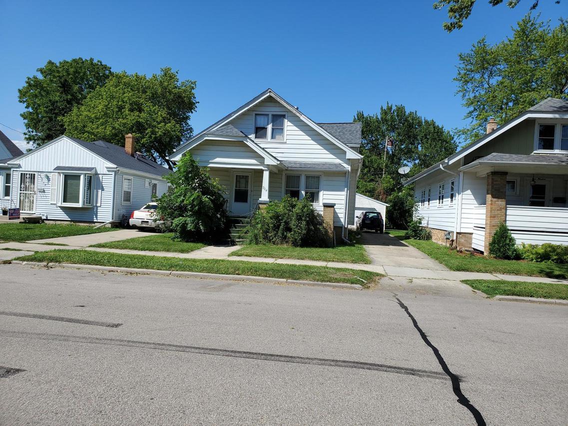 904 Romayne Ave, Racine, WI 53402