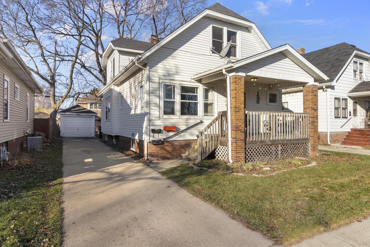 2032 Hickory Grove Ave., Racine, WI 53403