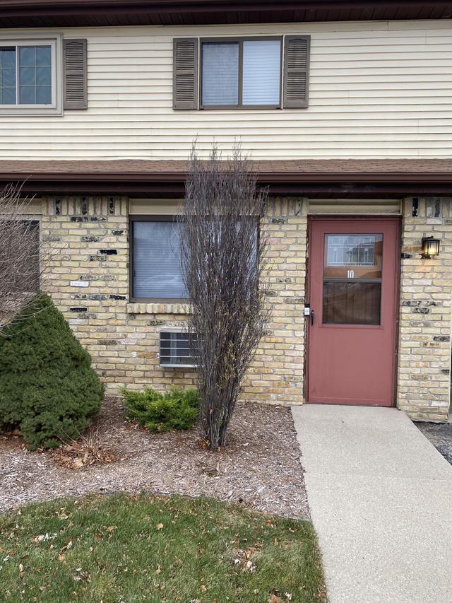 1145 Vogt Dr #10, West Bend, WI 53095