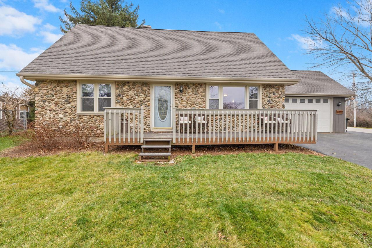 6102 242nd Ave., Paddock Lake, WI 53168