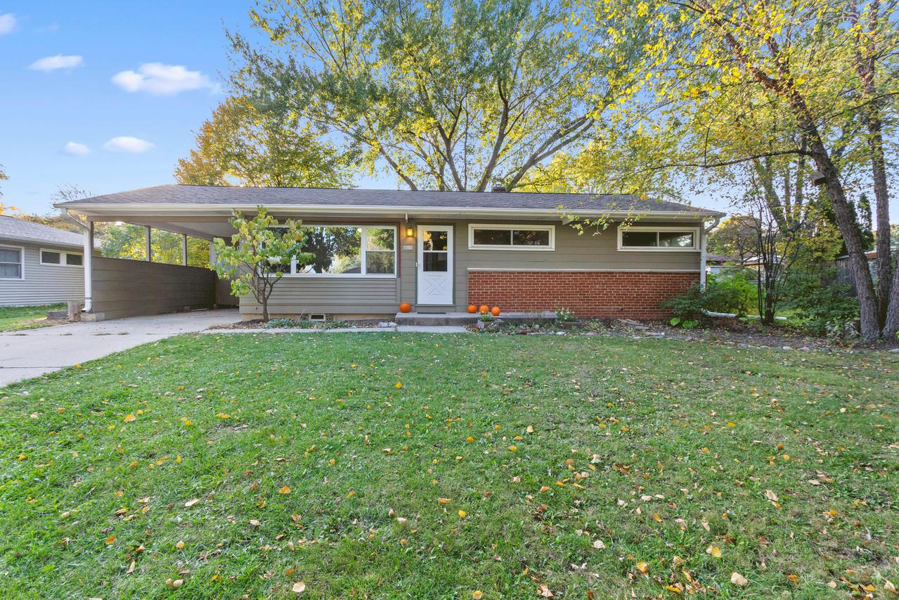 4505 N 107th St, Wauwatosa, WI 53225