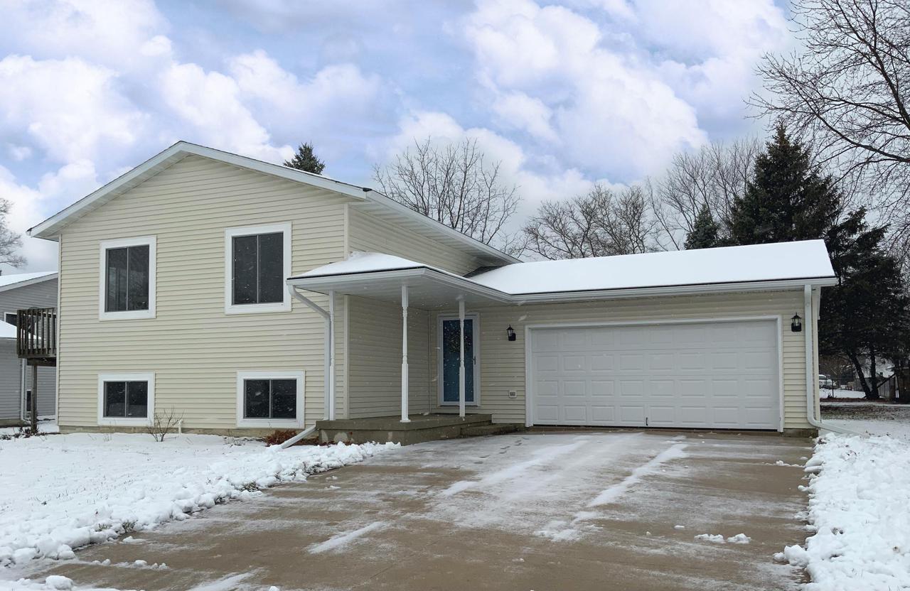 490 N Jackson St, Elkhorn, WI 53121