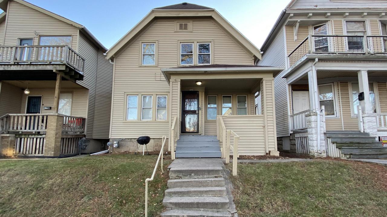 2160 N 37th St, Milwaukee, WI 53208