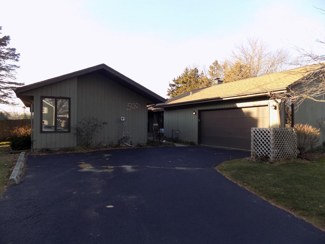 5050 Hearthside Ln., Caledonia, WI 53402