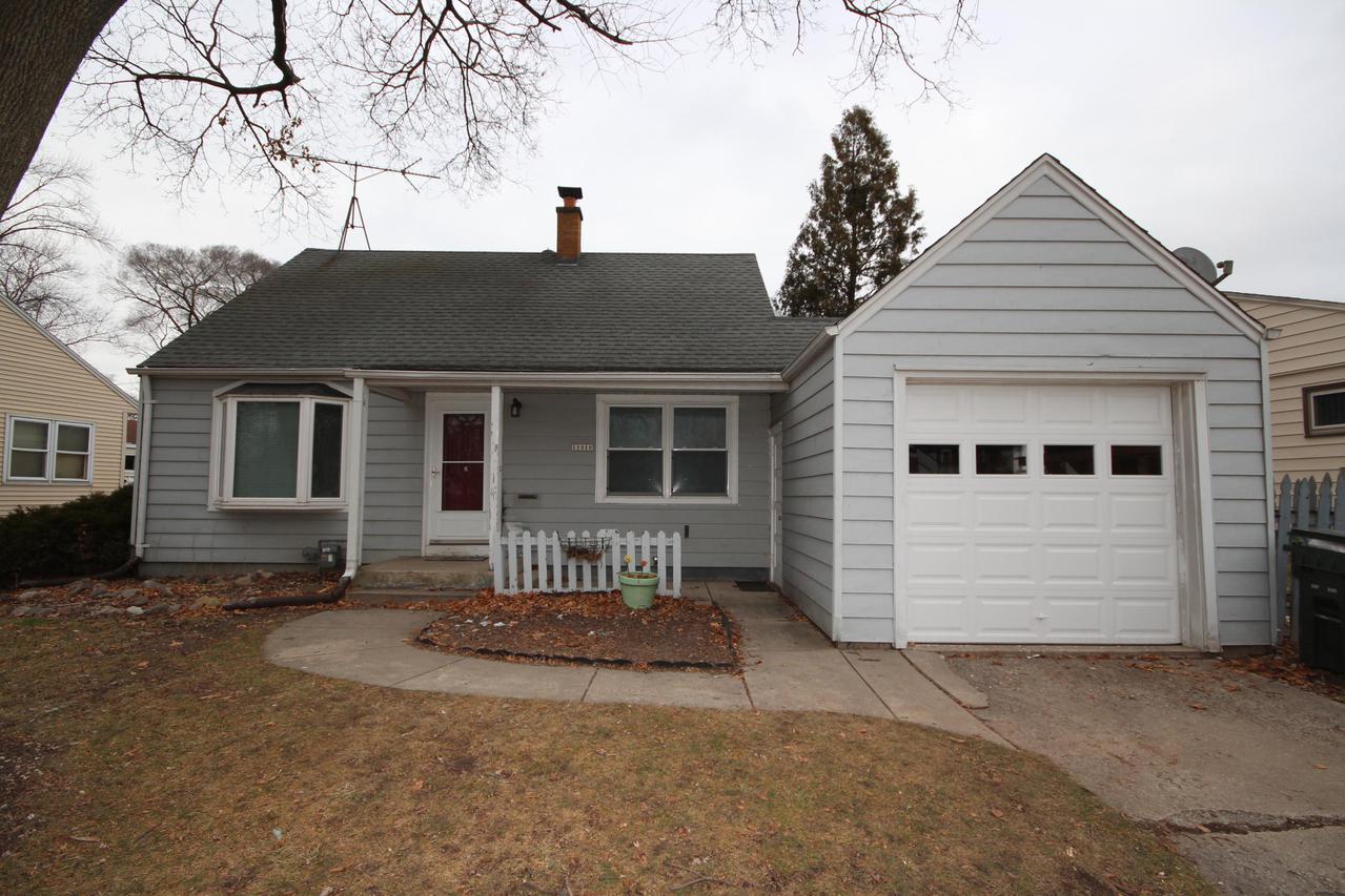 11010 W Hope Ave, Wauwatosa, WI 53222