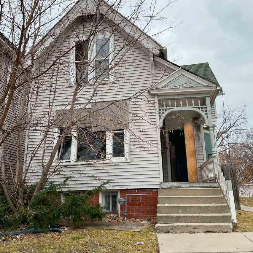 2206 N 37th St, Milwaukee, WI 53208