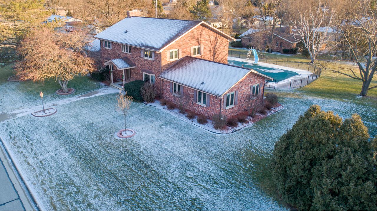 301 Ahrens Dr., Mukwonago, WI 53149