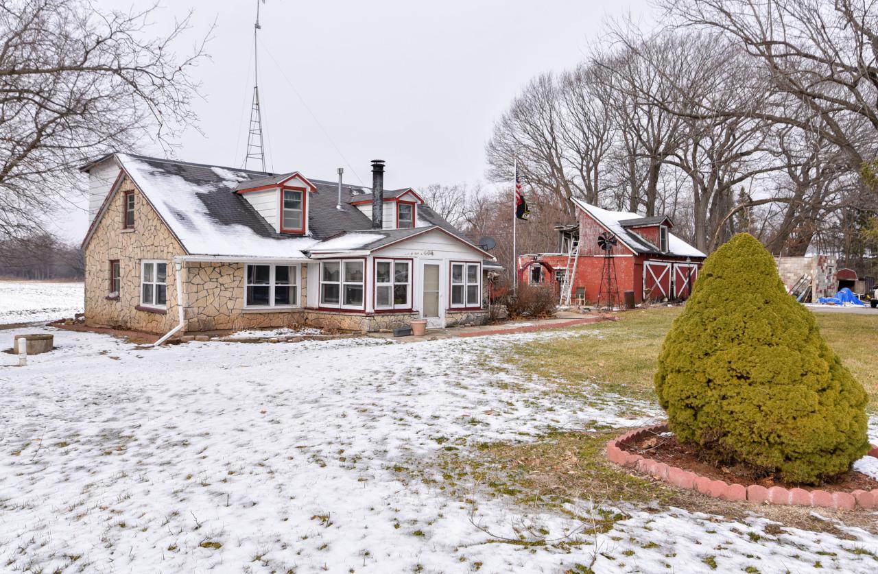 430 N Browns Lake Dr., Rochester, WI 53105