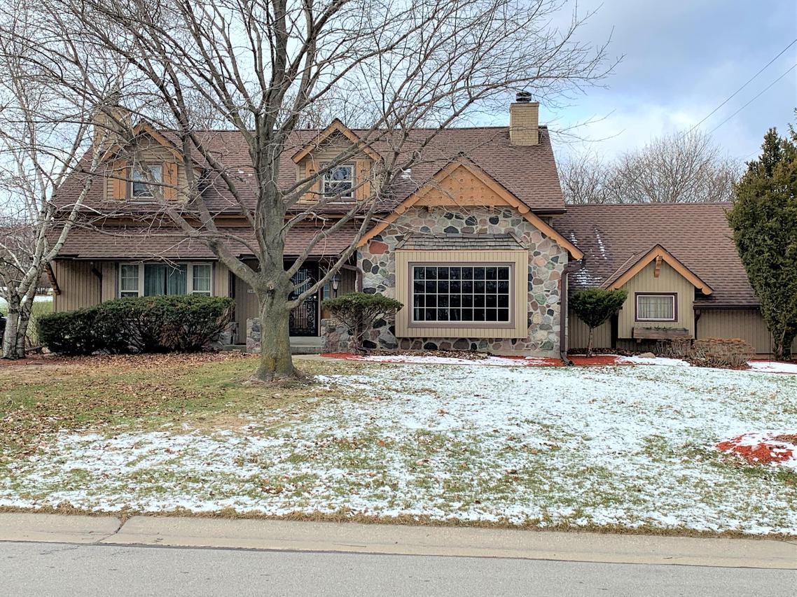 3905 S Greenlawn Ter., New Berlin, WI 53151