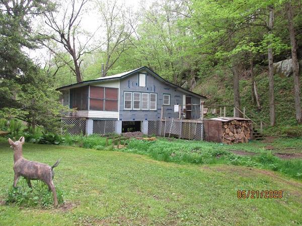 E8367 Mapledale Rd., Viroqua, WI 54665