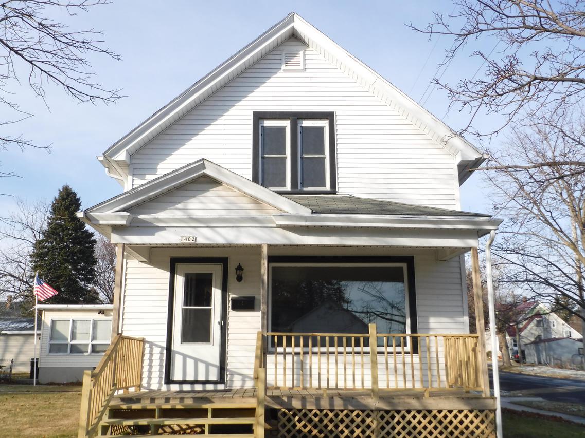 1402 S 9th St., Manitowoc, WI 54220