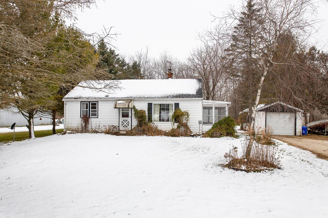 W230N9439 Colgate Rd, Lisbon, WI 53089