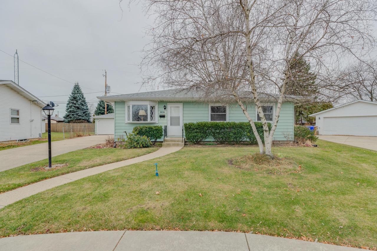 8630 20th Ave, Kenosha, WI 53143