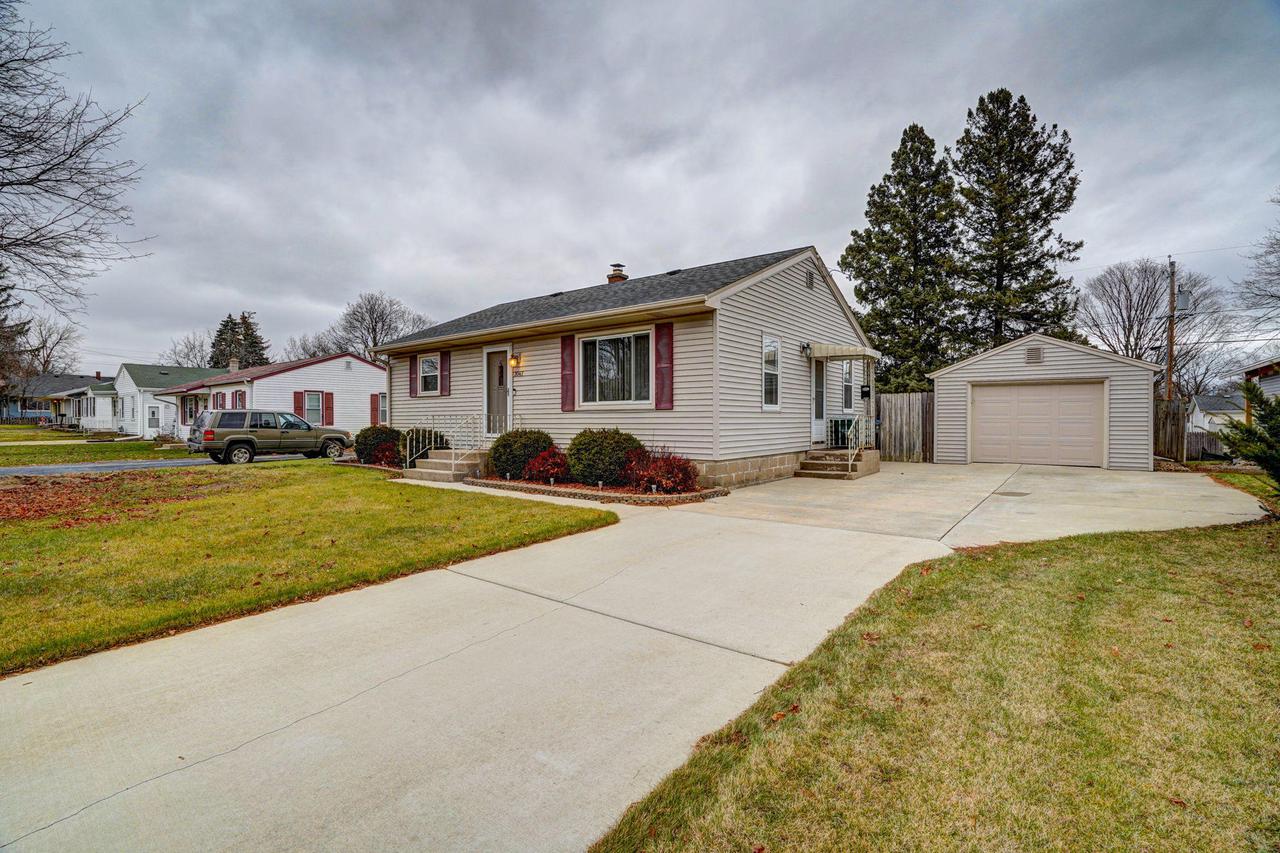 3047 94th St, Sturtevant, WI 53177