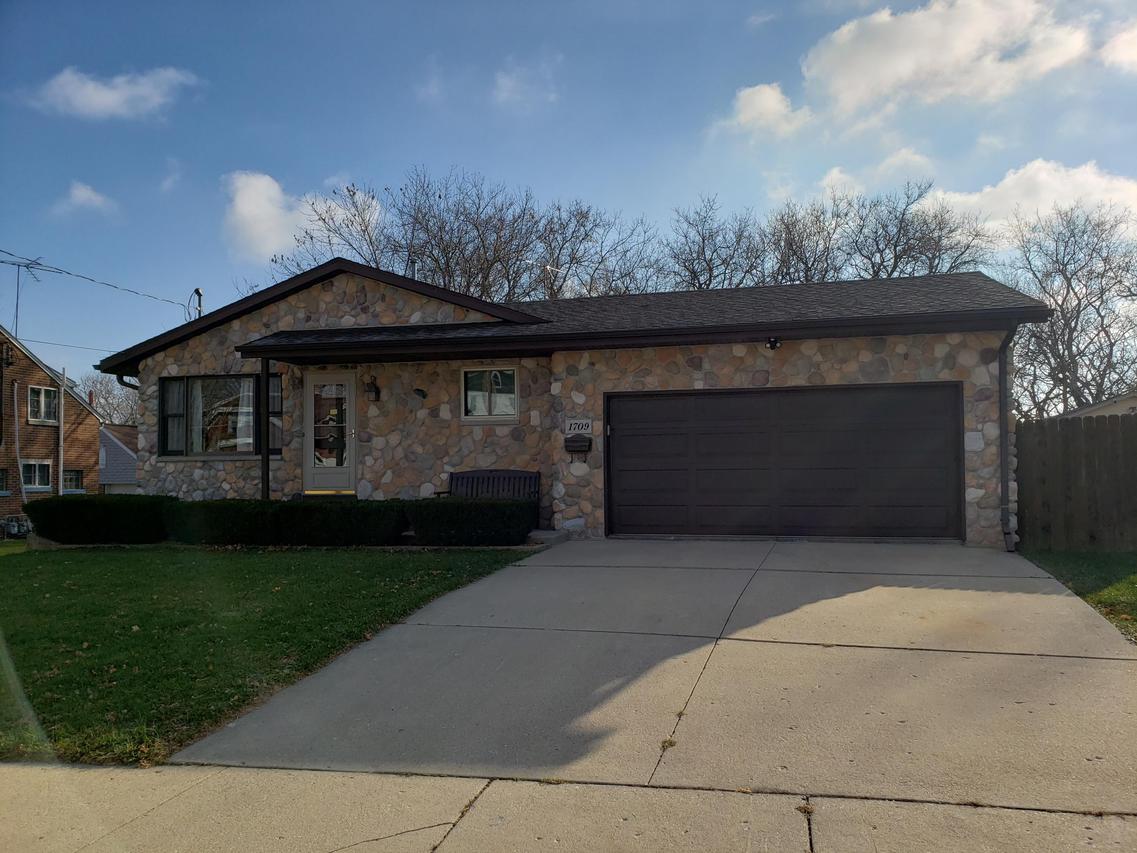 1709 Taylor Ln., West Bend, WI 53090