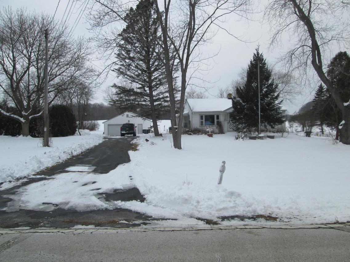 7642 Botting Rd., Caledonia, WI 53402