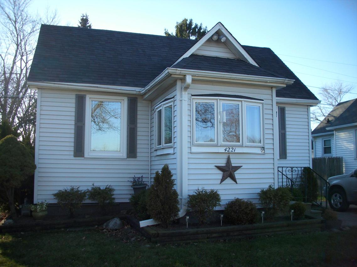 4221 Olive St., Racine, WI 53405