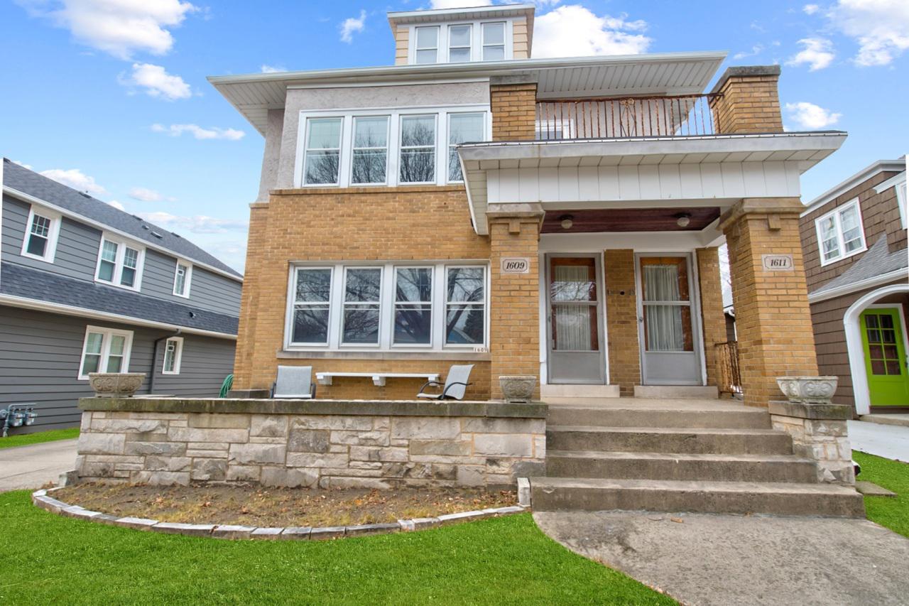 1609 N 60th St. #1611, Wauwatosa, WI 53208