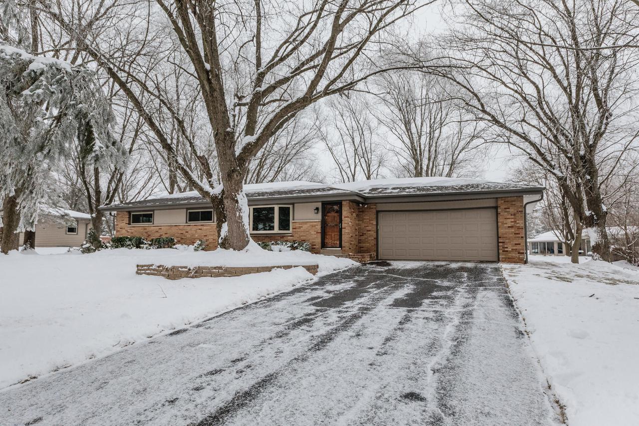 N48W19045 Joetta Dr., Menomonee Falls, WI 53051
