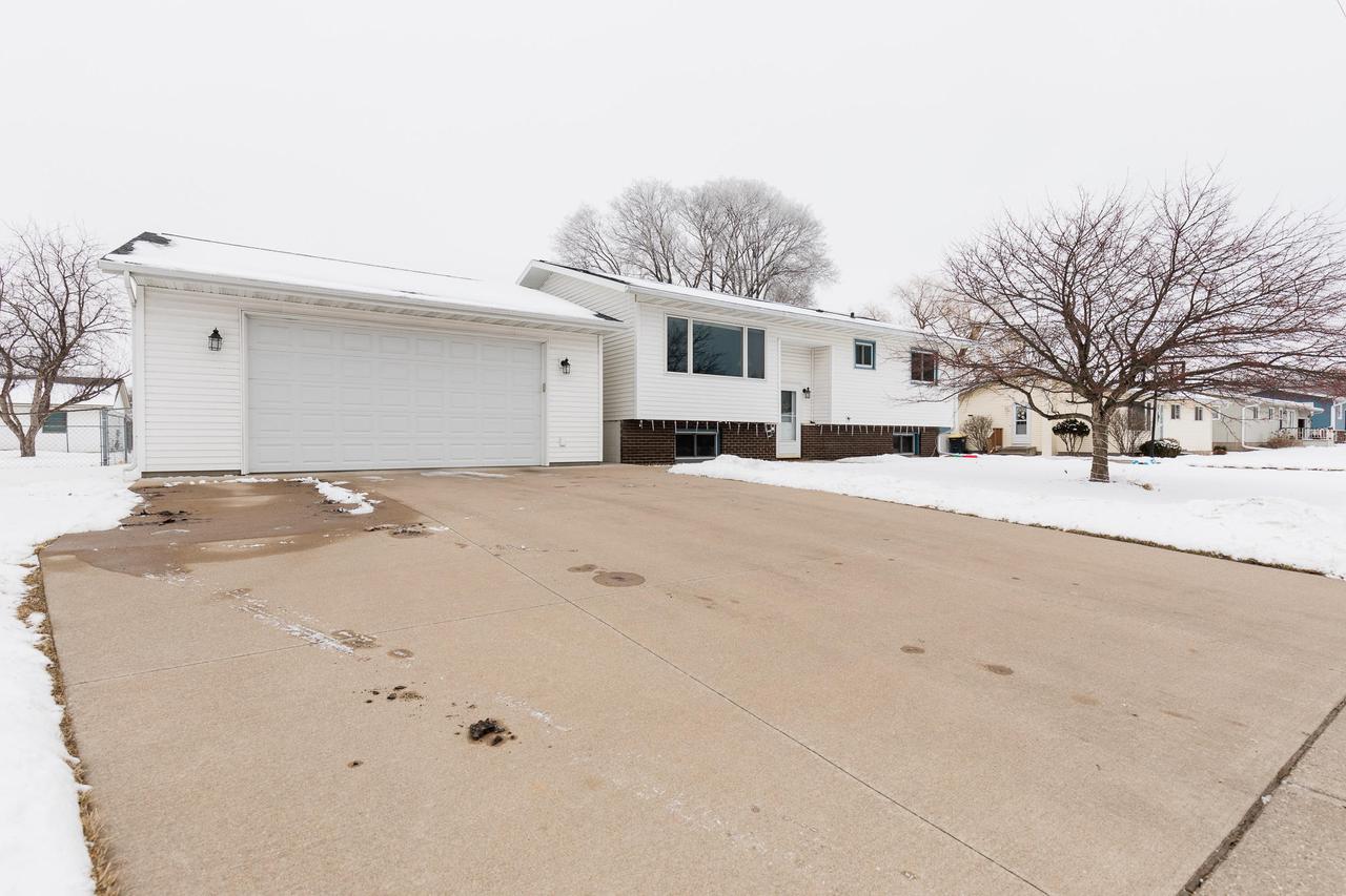 221 Gaarder Rd, Holmen, WI 54636