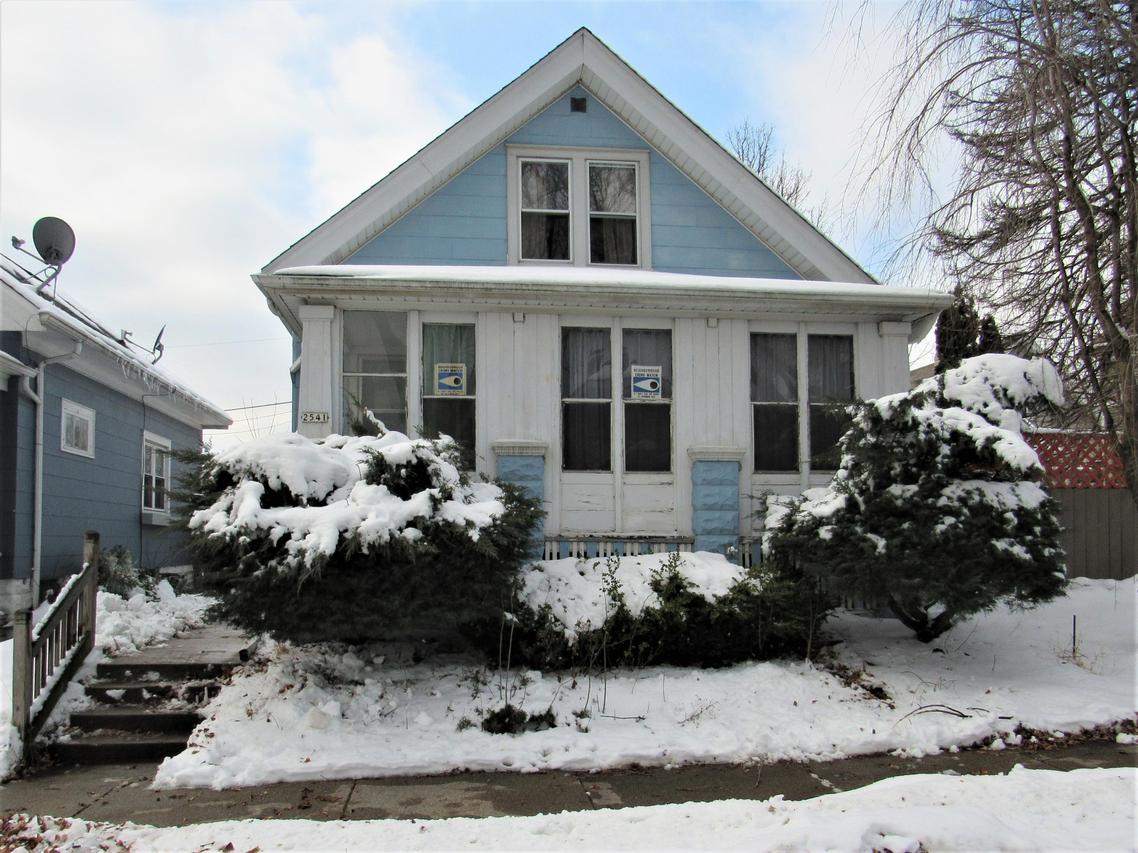 2541 S Burrell St., Milwaukee, WI 53207