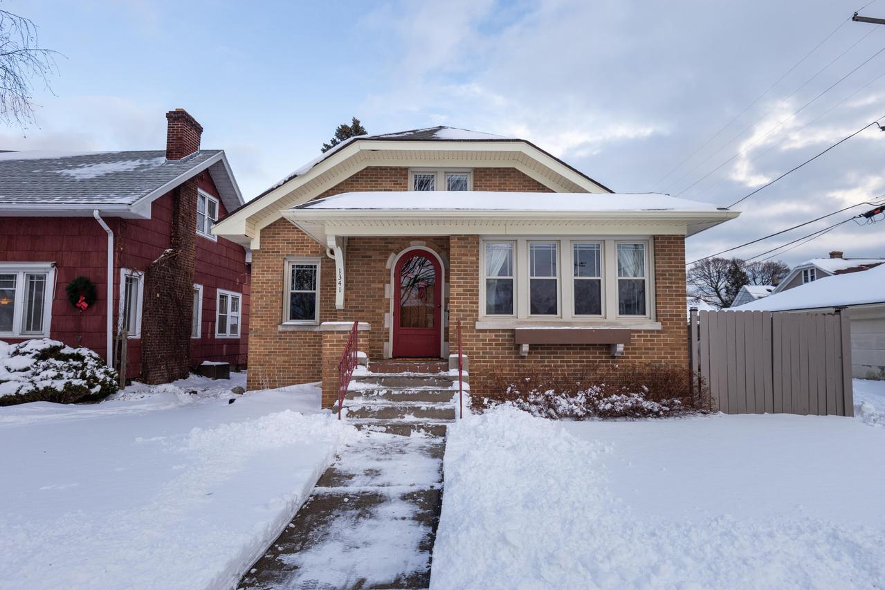 1341 West Lawn Ave, Racine, WI 53405