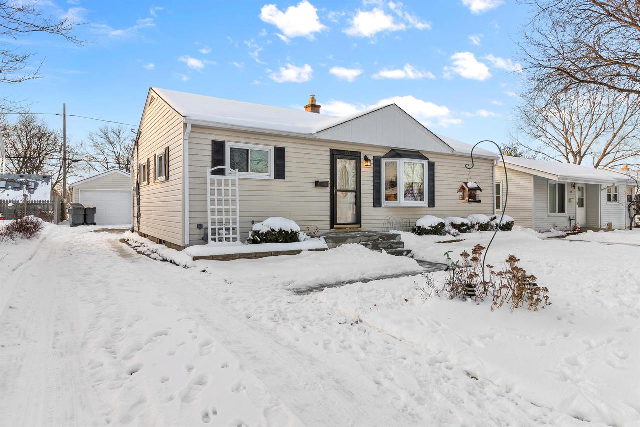 735 S 110th St, West Allis, WI 53214