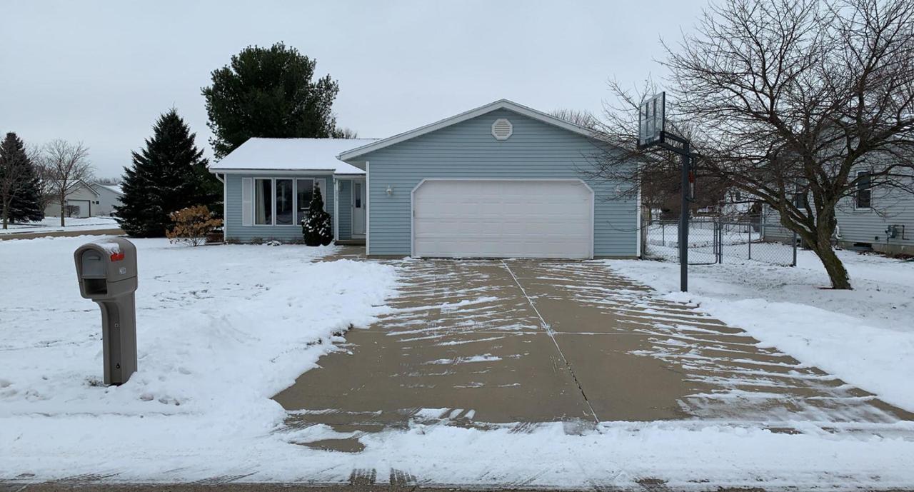 206 Bowlavard Ave., Belleville, WI 53508