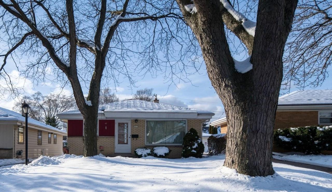 1919 N 118th St., Wauwatosa, WI 53226