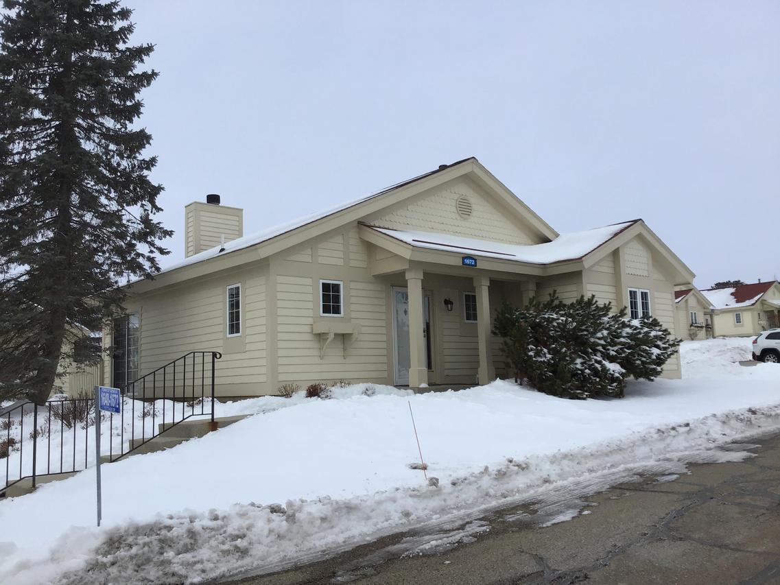 1672 Cottage Dr. #7-43, Geneva, WI 53147