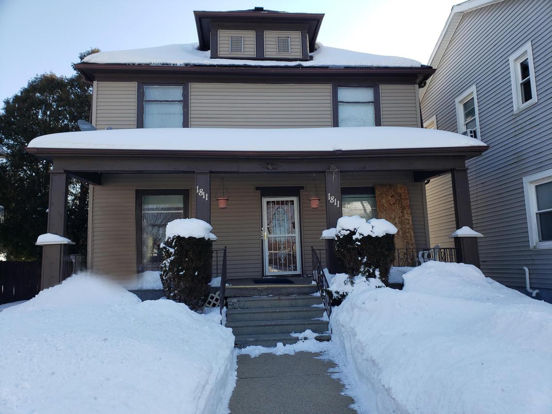 1811 Grand Ave., Racine, WI 53403