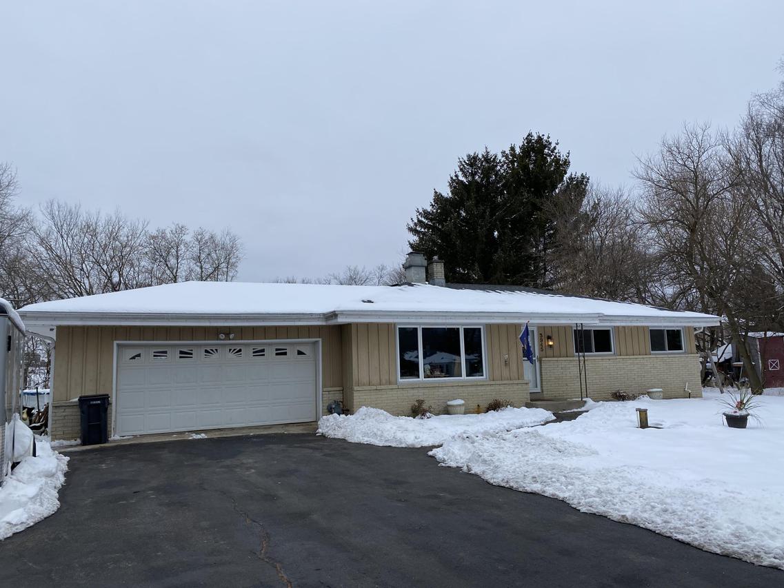 3945 S Johns Dr., New Berlin, WI 53146