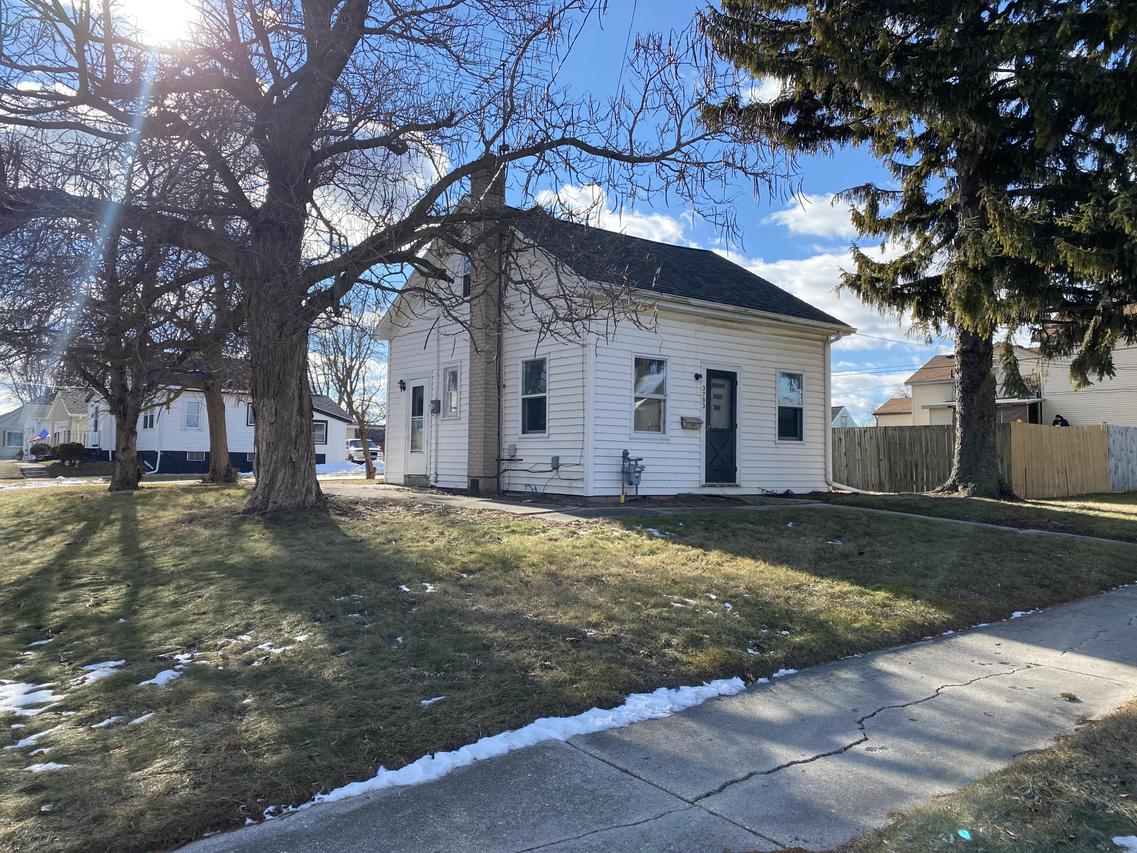 3703 Division St., Manitowoc, WI 54220