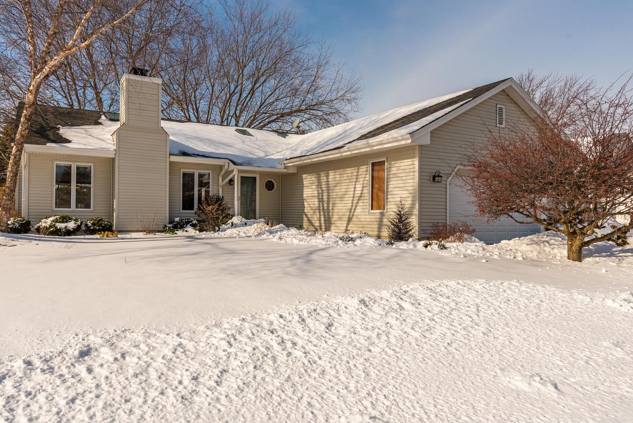 1304 Guthrie Rd, Waukesha, WI 53186