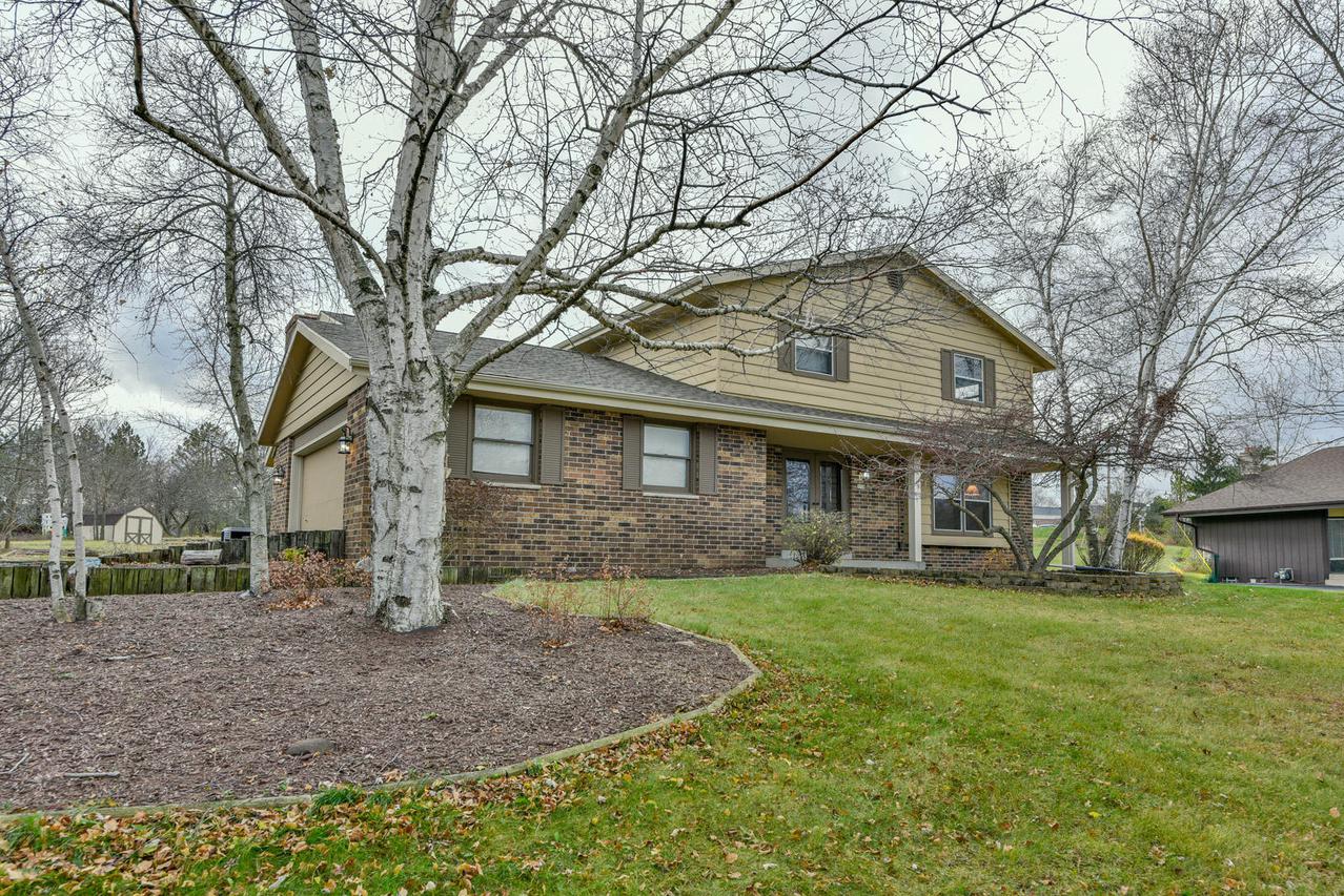 2529 W Glenbrook, Mequon, WI 53092