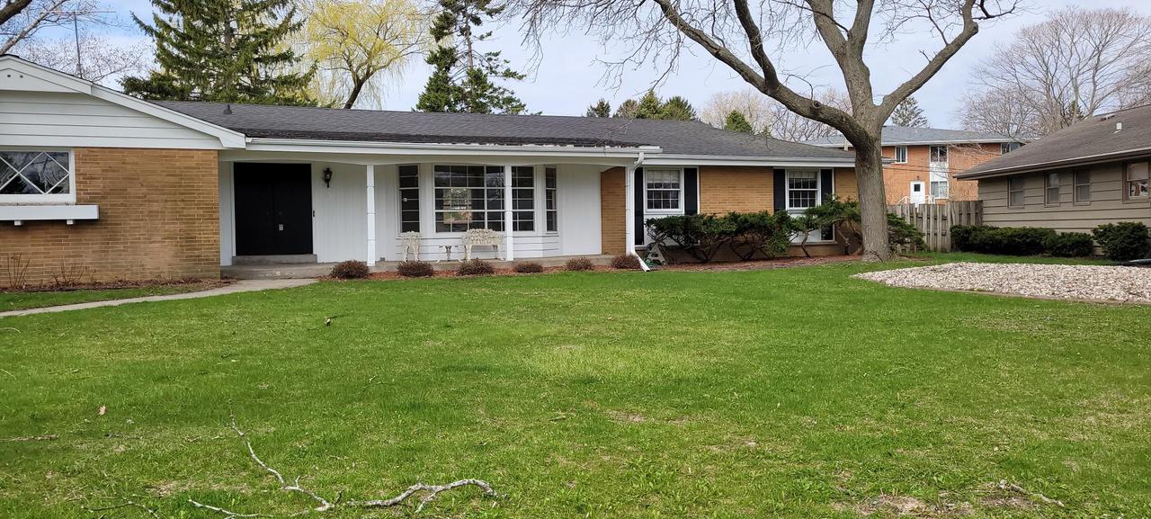 3782 N North Bay Dr, Racine, WI 53402